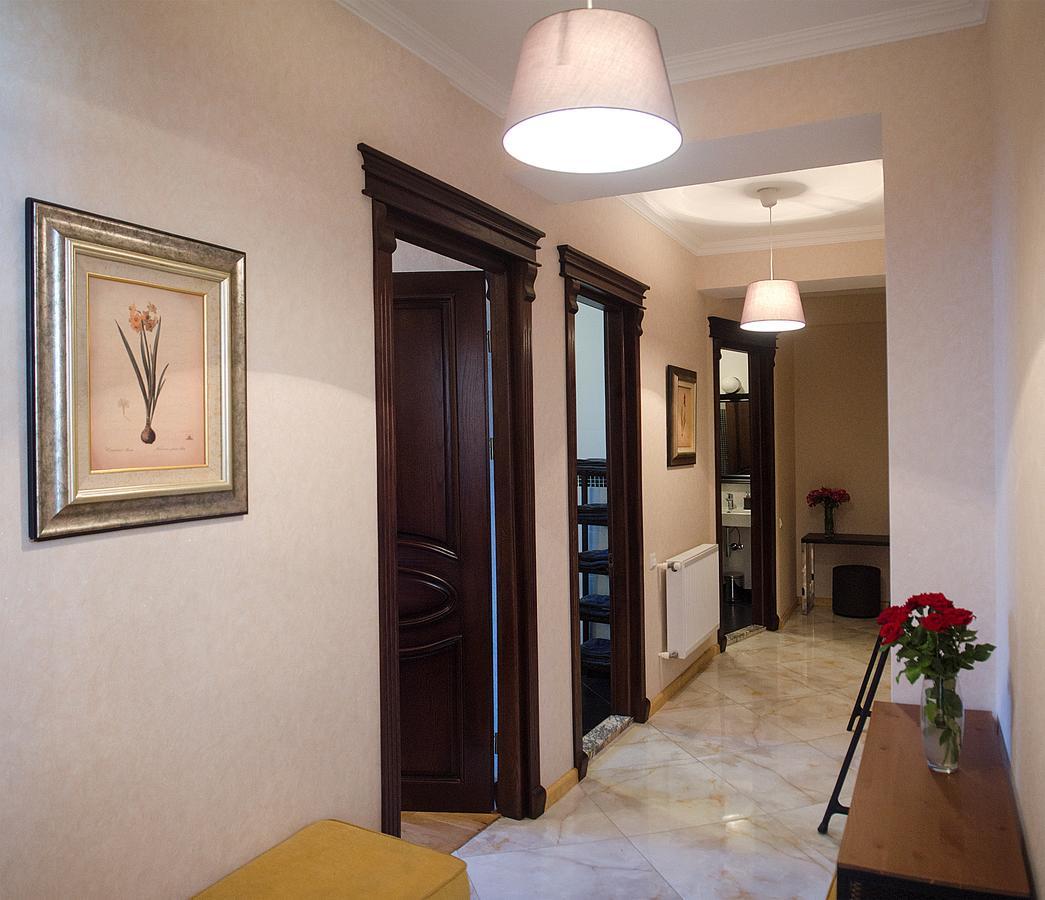 Tiflislux Apartment - Old City Philarmonic Exterior photo